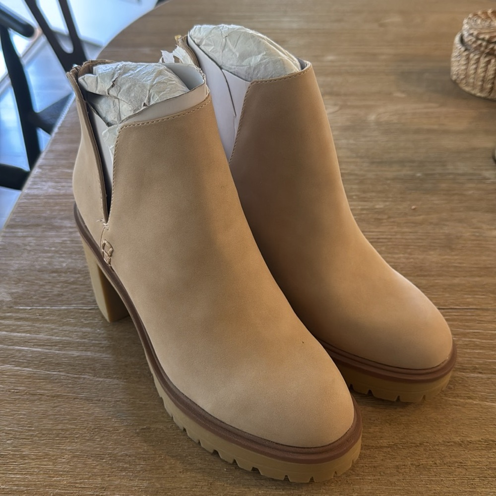 NEW Dolce Vita Booties